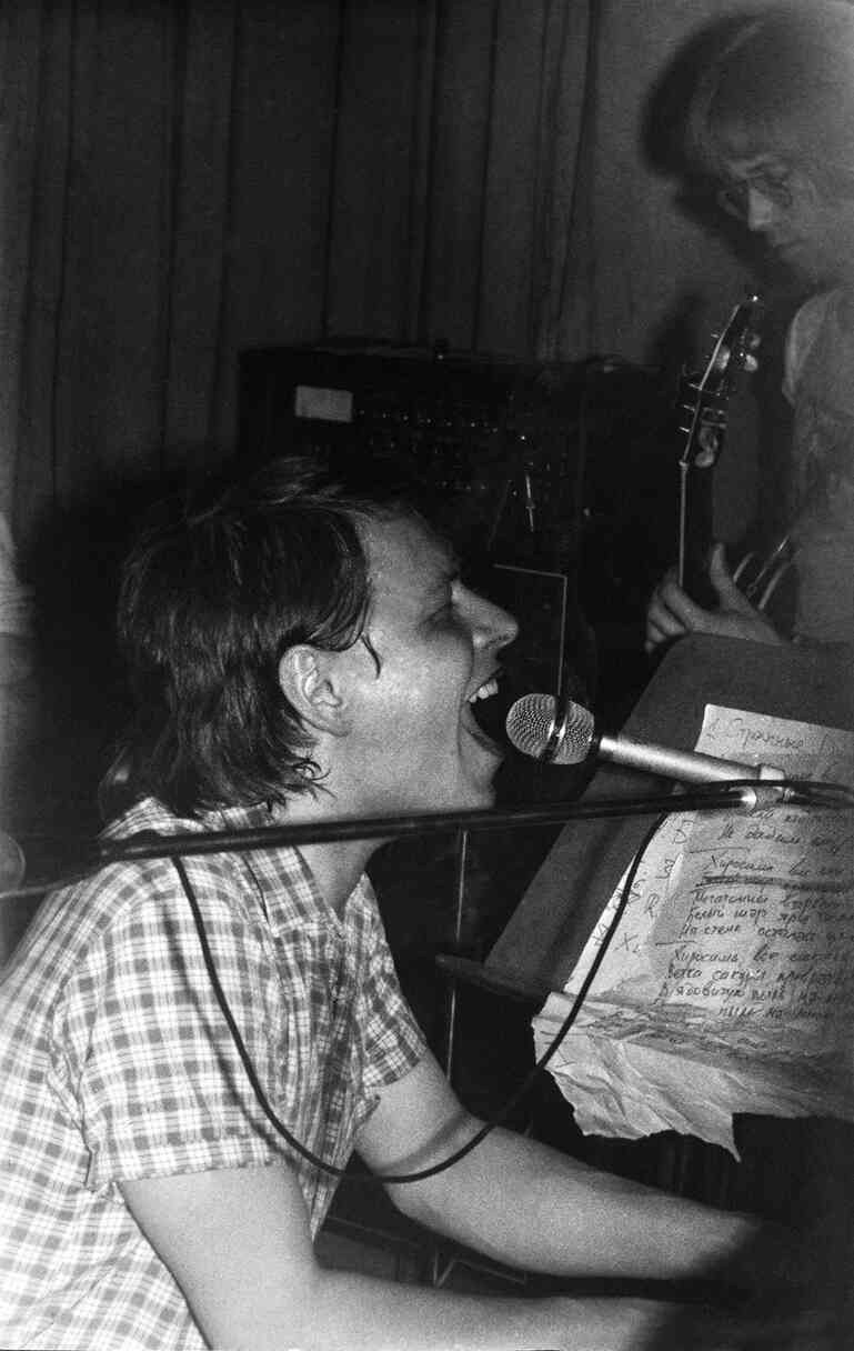 Иллюстрация к книге — Майк Науменко. Бегство из зоопарка [i_128.jpg]