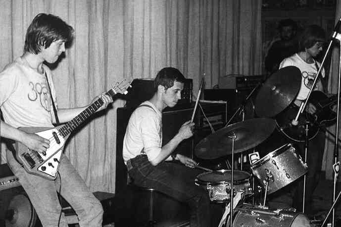 Иллюстрация к книге — Майк Науменко. Бегство из зоопарка [i_130.jpg]