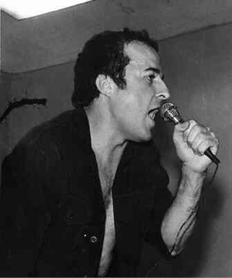 Иллюстрация к книге — Майк Науменко. Бегство из зоопарка [i_131.jpg]