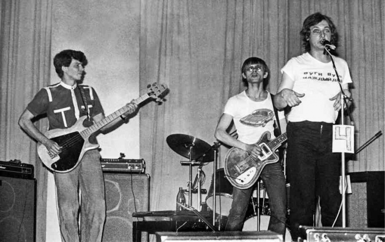 Иллюстрация к книге — Майк Науменко. Бегство из зоопарка [i_147.jpg]