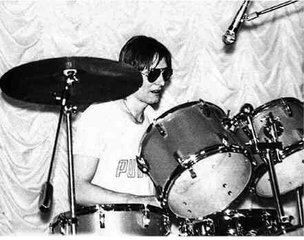 Иллюстрация к книге — Майк Науменко. Бегство из зоопарка [i_167.jpg]