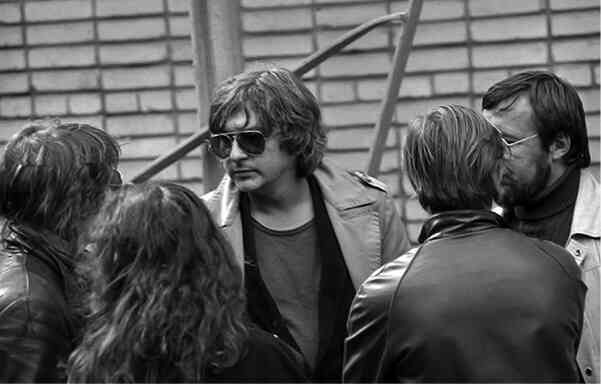 Иллюстрация к книге — Майк Науменко. Бегство из зоопарка [i_175.jpg]