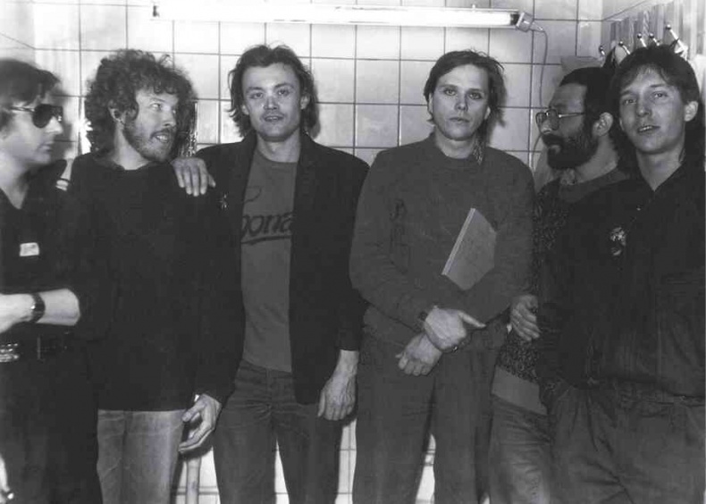 Иллюстрация к книге — Майк Науменко. Бегство из зоопарка [i_193.jpg]