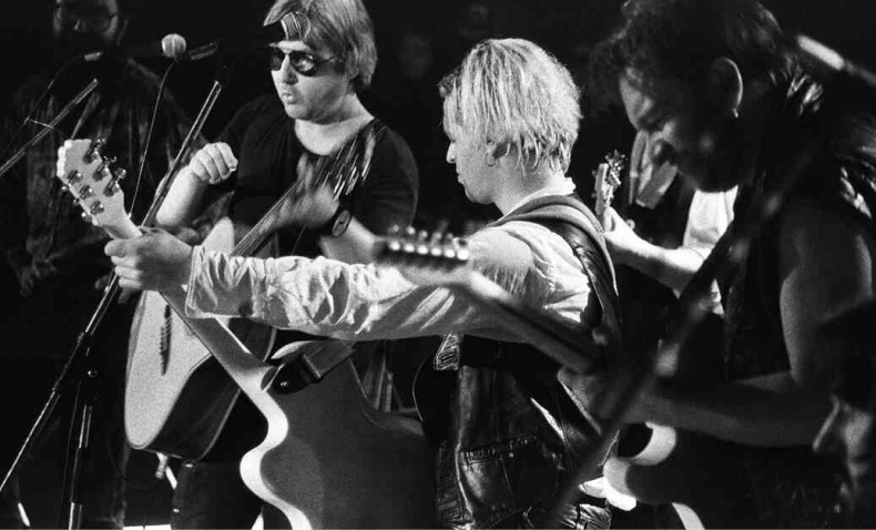 Иллюстрация к книге — Майк Науменко. Бегство из зоопарка [i_207.jpg]