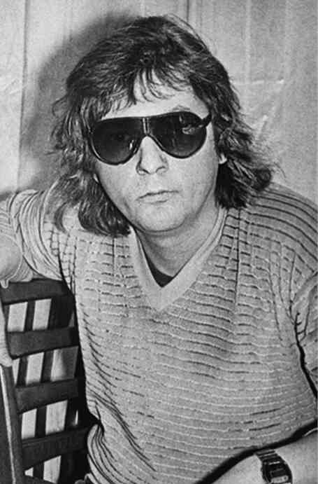 Иллюстрация к книге — Майк Науменко. Бегство из зоопарка [i_211.jpg]