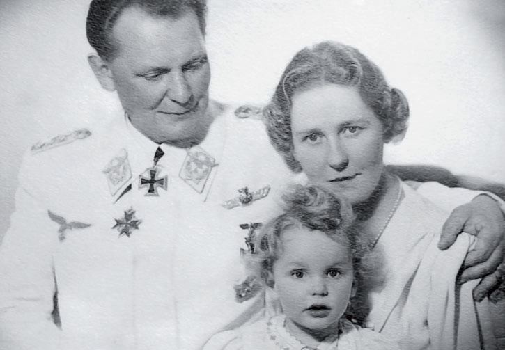 Иллюстрация к книге — Дети Третьего рейха [img85f1446cf9bd49c9ab4fb217be626c59.jpg]