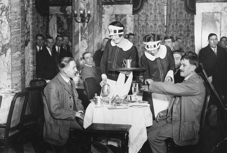 Иллюстрация к книге — Волосы. Иллюстрированная история [i_144.jpg]