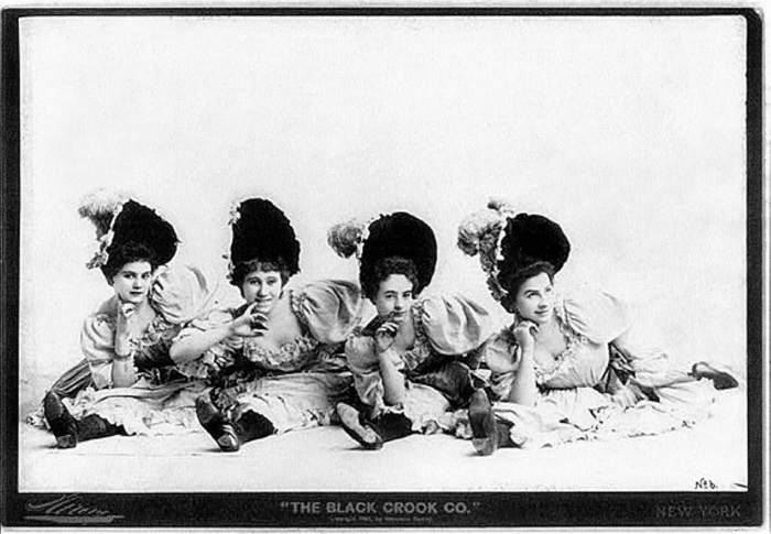 Иллюстрация к книге — История балета. Ангелы Аполлона [i_025.jpg]