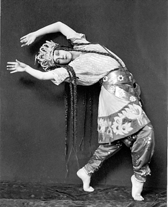 Иллюстрация к книге — История балета. Ангелы Аполлона [i_034.jpg]