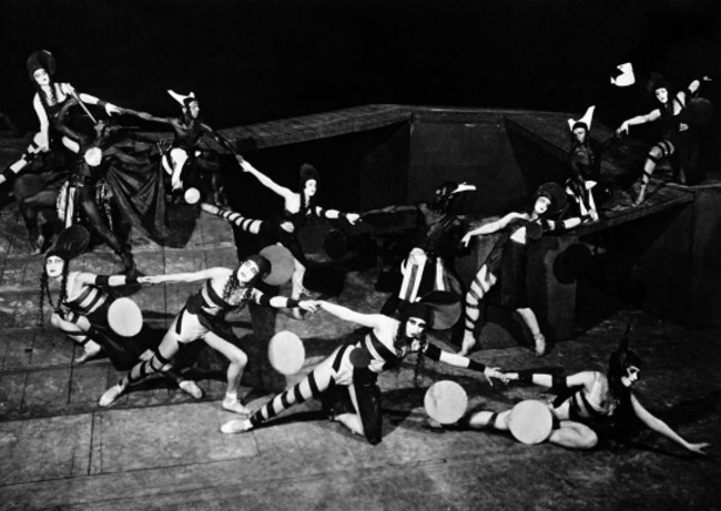 Иллюстрация к книге — История балета. Ангелы Аполлона [i_043.jpg]