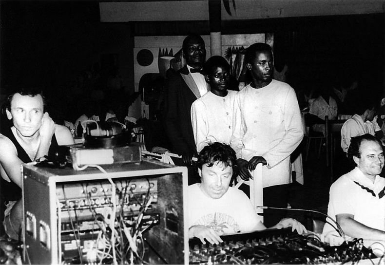 Иллюстрация к книге — История рока. Во всём виноваты «Битлз» [i_014.jpg]