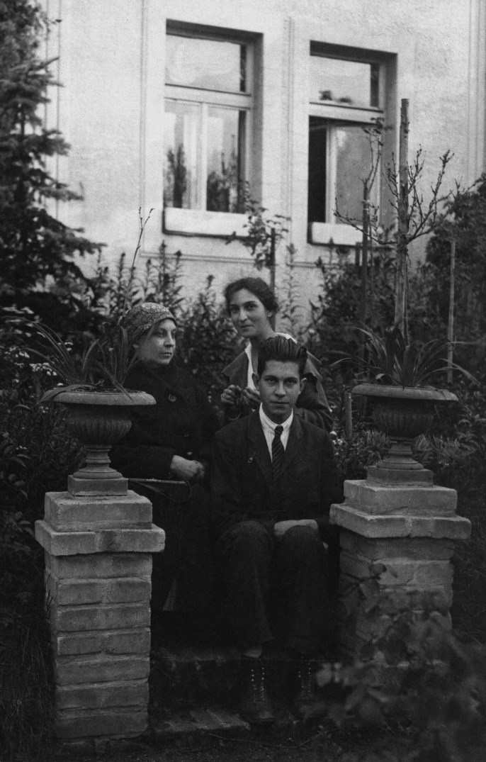 Иллюстрация к книге — По волнам жизни. Том 2 [i_019.jpg]