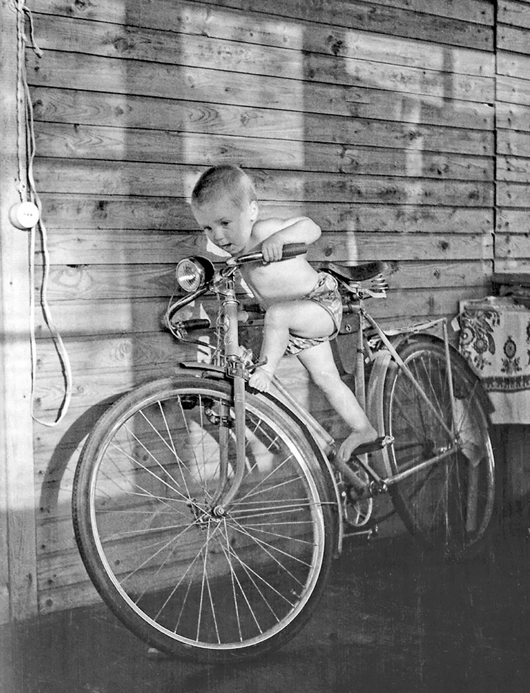 Иллюстрация к книге — Мы, наши дети и внуки. Том 1. Так мы начинали [i_003.jpg]