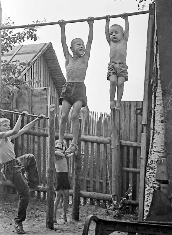 Иллюстрация к книге — Мы, наши дети и внуки. Том 1. Так мы начинали [i_005.jpg]