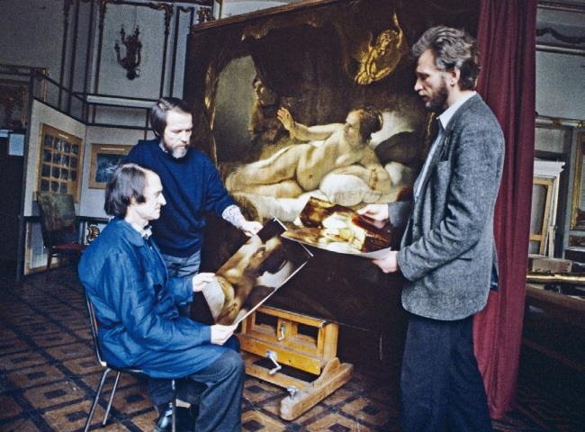 Иллюстрация к книге — Воры, вандалы и идиоты. Криминальная история русского искусства [i_025.jpg]