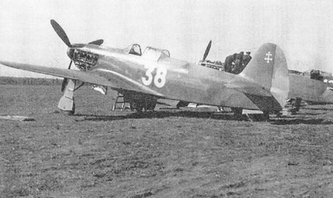 Иллюстрация к книге — Французские истребители Второй Мировой [i_165.jpg]