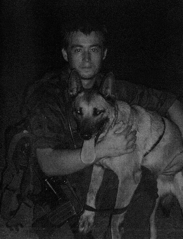 Иллюстрация к книге — Собачья служба. Истории израильского военного кинолога [i_016.jpg]