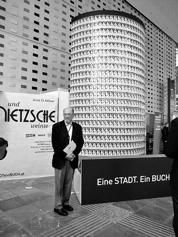 Иллюстрация к книге — Как я стал собой. Воспоминания [i_018.jpg]