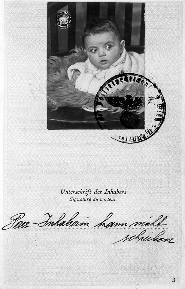 Иллюстрация к книге — Восточно-западная улица. Происхождение терминов ГЕНОЦИД и ПРЕСТУПЛЕНИЕ ПРОТИВ ЧЕЛОВЕЧЕСТВА [i_028.jpg]