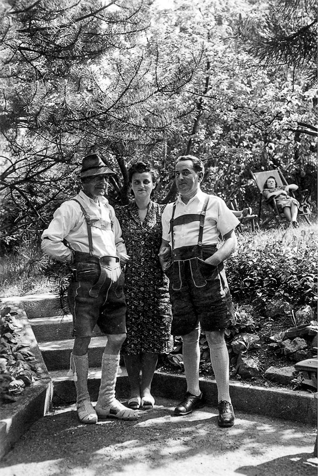 Иллюстрация к книге — Восточно-западная улица. Происхождение терминов ГЕНОЦИД и ПРЕСТУПЛЕНИЕ ПРОТИВ ЧЕЛОВЕЧЕСТВА [i_043.jpg]