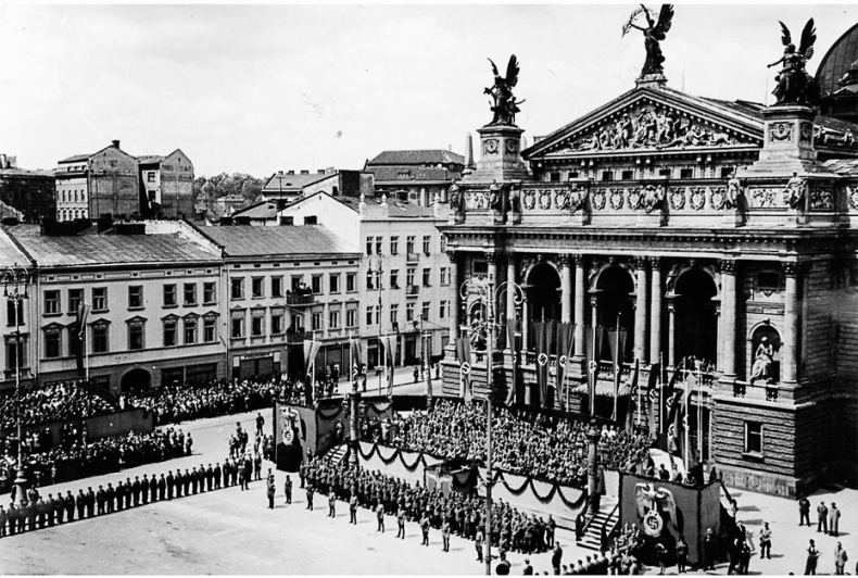 Иллюстрация к книге — Восточно-западная улица. Происхождение терминов ГЕНОЦИД и ПРЕСТУПЛЕНИЕ ПРОТИВ ЧЕЛОВЕЧЕСТВА [i_050.jpg]