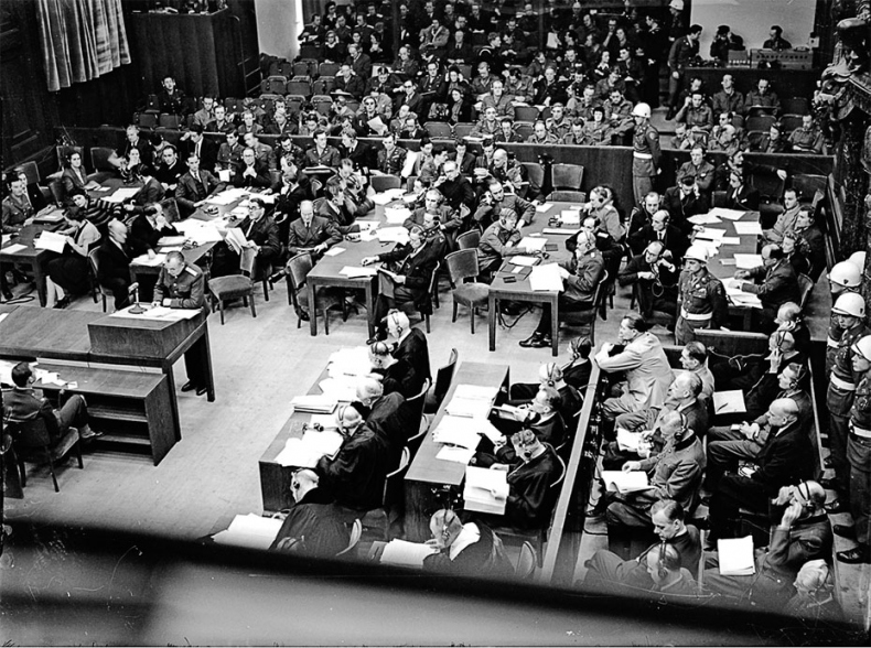 Иллюстрация к книге — Восточно-западная улица. Происхождение терминов ГЕНОЦИД и ПРЕСТУПЛЕНИЕ ПРОТИВ ЧЕЛОВЕЧЕСТВА [i_063.jpg]