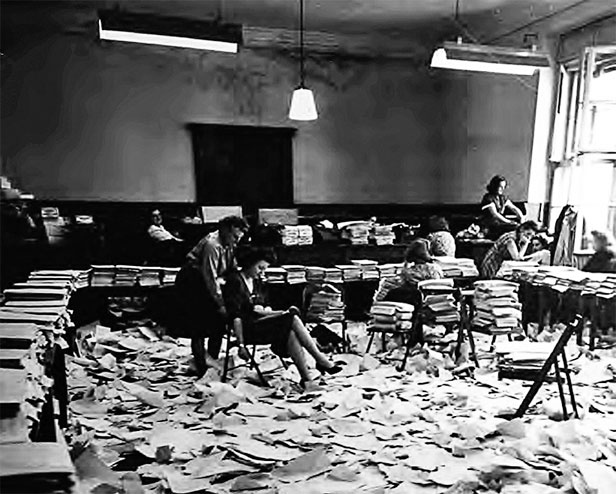 Иллюстрация к книге — Восточно-западная улица. Происхождение терминов ГЕНОЦИД и ПРЕСТУПЛЕНИЕ ПРОТИВ ЧЕЛОВЕЧЕСТВА [i_068.jpg]