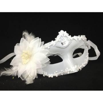 Иллюстрация к книге — Белее снега, слаще сахара... [i_004.jpg]