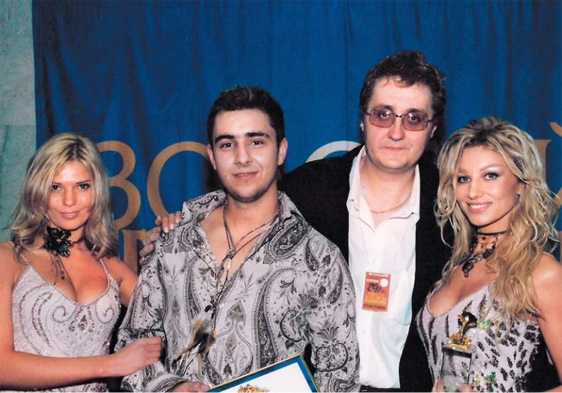 Иллюстрация к книге — Люблю [i_039.jpg]