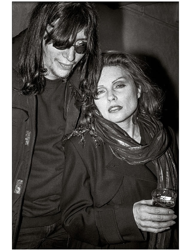 Иллюстрация к книге — Сердце из стекла. Откровения солистки Blondie [i_034.jpg]