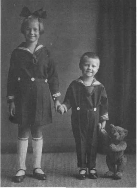 Иллюстрация к книге — Без протокола: невыдуманные истории рассказывают дипломат Александр Богомолов и разведчик Георгий Санников [i_003.jpg]