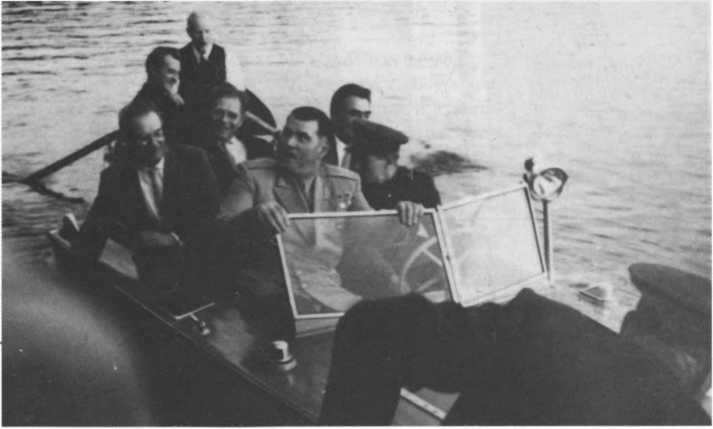 Иллюстрация к книге — Без протокола: невыдуманные истории рассказывают дипломат Александр Богомолов и разведчик Георгий Санников [i_013.jpg]