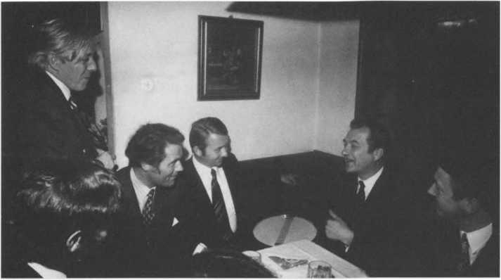 Иллюстрация к книге — Без протокола: невыдуманные истории рассказывают дипломат Александр Богомолов и разведчик Георгий Санников [i_024.jpg]