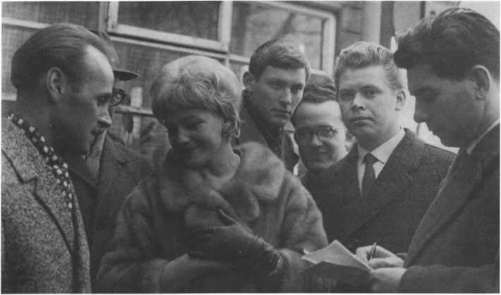 Иллюстрация к книге — Без протокола: невыдуманные истории рассказывают дипломат Александр Богомолов и разведчик Георгий Санников [i_047.jpg]