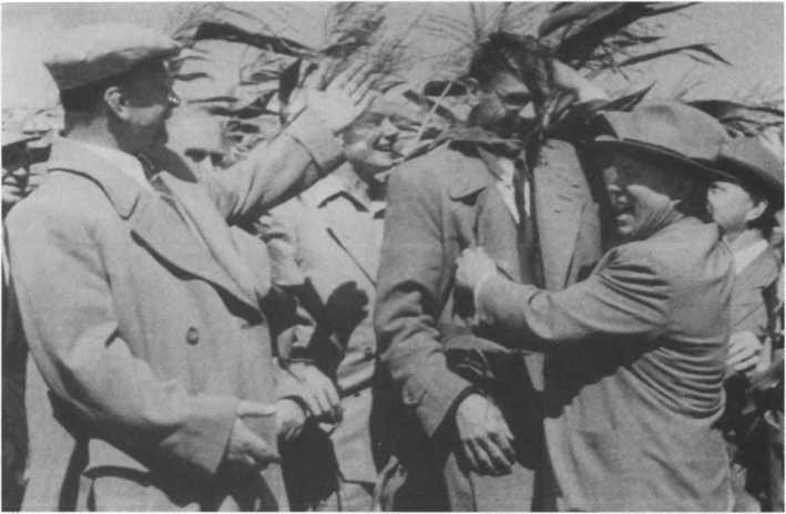 Иллюстрация к книге — Без протокола: невыдуманные истории рассказывают дипломат Александр Богомолов и разведчик Георгий Санников [i_051.jpg]