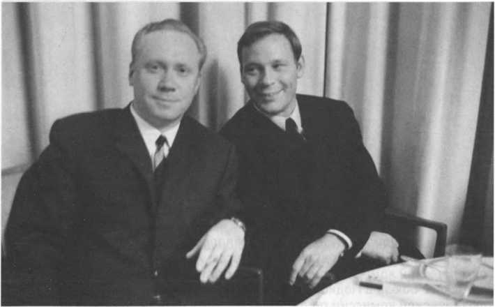 Иллюстрация к книге — Без протокола: невыдуманные истории рассказывают дипломат Александр Богомолов и разведчик Георгий Санников [i_058.jpg]