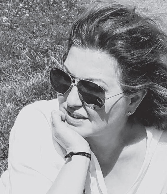 Иллюстрация к книге — Богиня Чортичо. Про черную руку, питонцев, платье в горошек и красивую девочку из прошлого века [img_1.jpg]