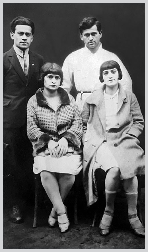 Иллюстрация к книге — Двор на Поварской [i_010.jpg]