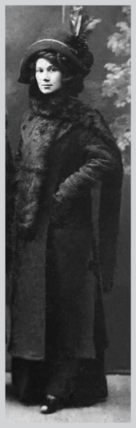 Иллюстрация к книге — Двор на Поварской [i_012.jpg]