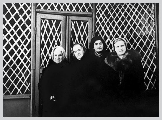 Иллюстрация к книге — Двор на Поварской [i_013.jpg]