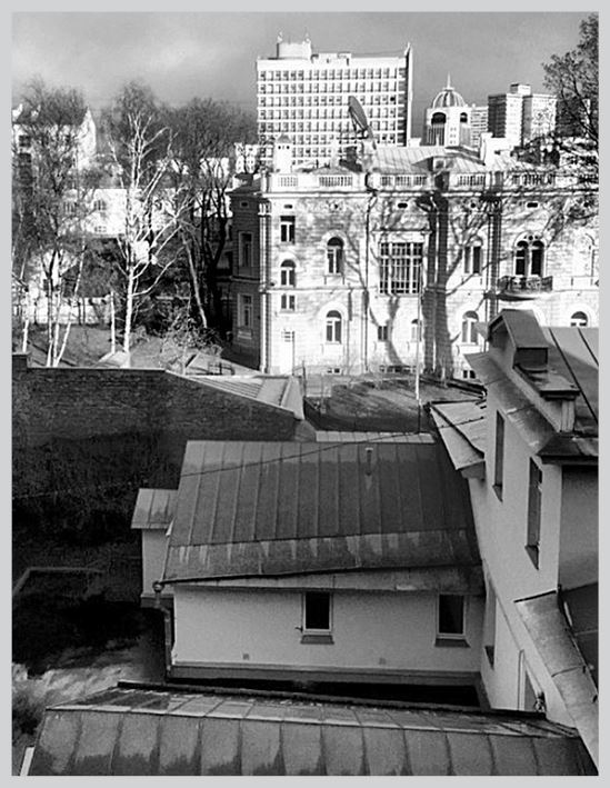 Иллюстрация к книге — Двор на Поварской [i_028.jpg]