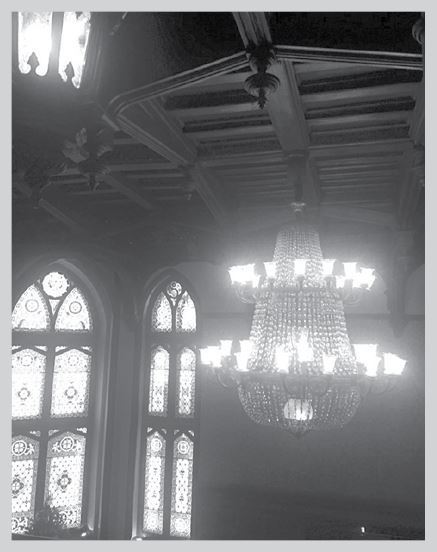 Иллюстрация к книге — Двор на Поварской [i_032.jpg]