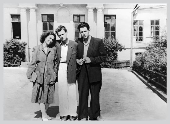 Иллюстрация к книге — Двор на Поварской [i_072.jpg]