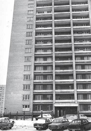 Иллюстрация к книге — Вдова-шпионка. Как работа в ЦРУ привела меня из джунглей Лаоса в московскую тюрьму [i_011.jpg]