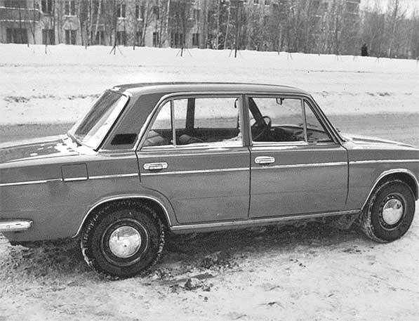 Иллюстрация к книге — Вдова-шпионка. Как работа в ЦРУ привела меня из джунглей Лаоса в московскую тюрьму [i_013.jpg]