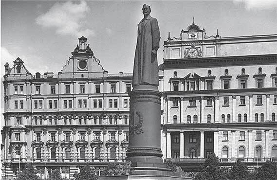 Иллюстрация к книге — Вдова-шпионка. Как работа в ЦРУ привела меня из джунглей Лаоса в московскую тюрьму [i_023.jpg]