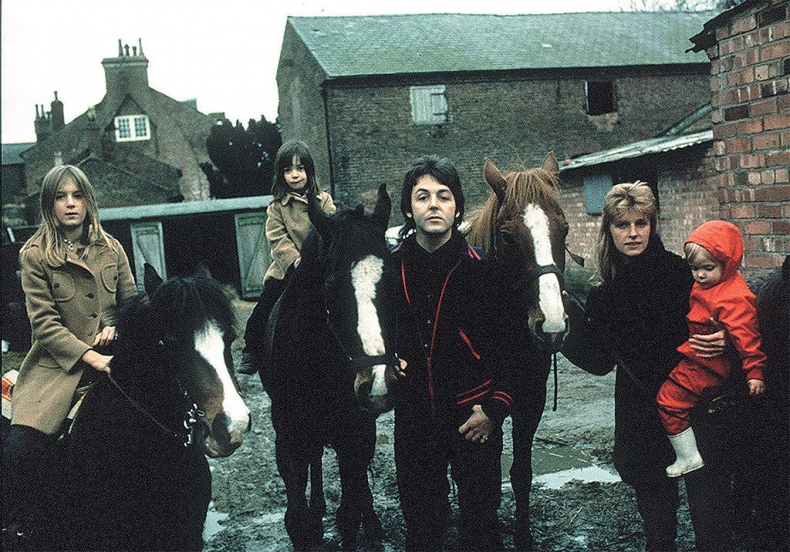 Иллюстрация к книге — Пол Маккартни. Биография [i_022.jpg]