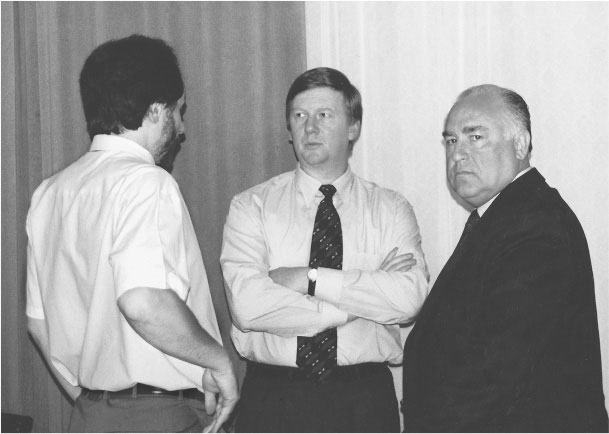 Иллюстрация к книге — Все свободны. История о том, как в 1996 году в России закончились выборы [i_008.jpg]