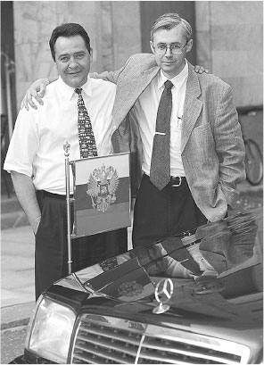 Иллюстрация к книге — Все свободны. История о том, как в 1996 году в России закончились выборы [i_023.jpg]