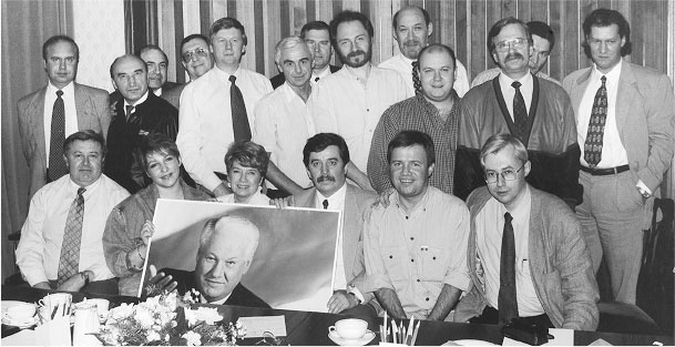 Иллюстрация к книге — Все свободны. История о том, как в 1996 году в России закончились выборы [i_027.jpg]